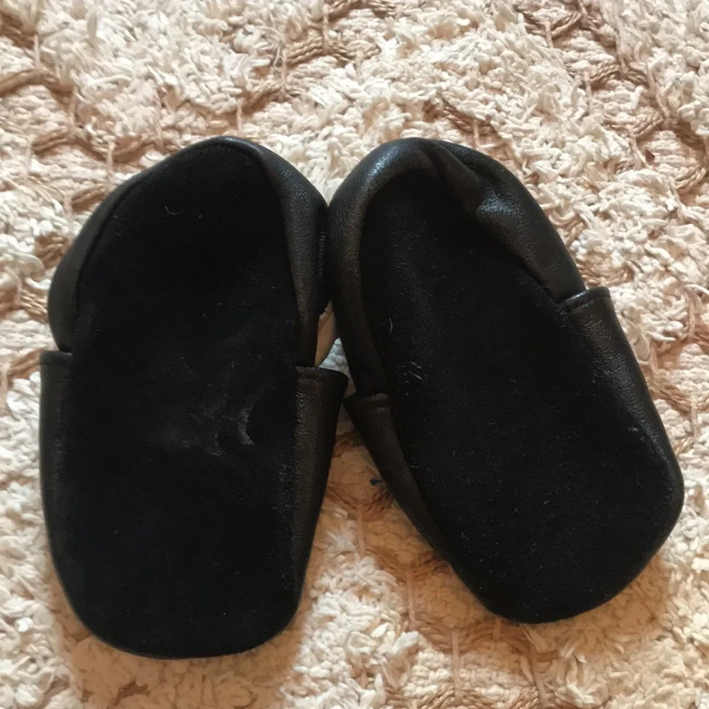 Leather‎ slippers like Robeez 6-12 skull pirate